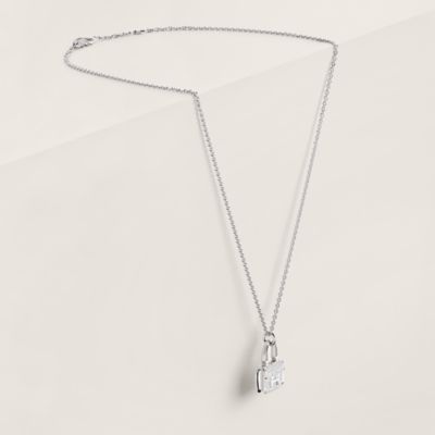 ペンダント 《アミュレット》 コンスタンス | Hermès - エルメス-公式サイト